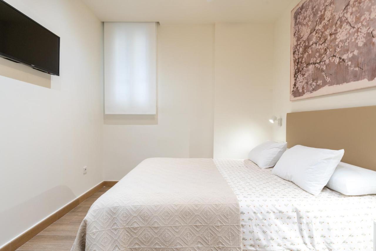 Apartamentos Cervantes 17 Seville Exterior photo